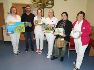 Weihnachtsgeschenke für die Kinderabteilung im Pyhrn-Eisenwurzen-Klinikum Steyr